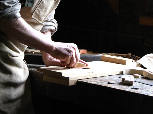 Ofrecemos un servicio de <strong>carpintería  de madera y ebanistería en Foncea</strong> adaptado a las necesidades del <strong>cliente</strong>.